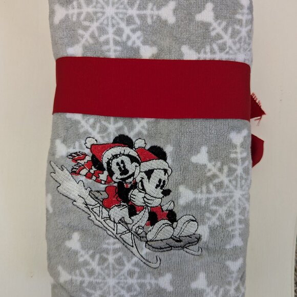 Disney* Holiday Mickey & Minnie Mouse 2 Pack Hand Towel Set~ Size 16" x 28" - Picture 6 of 7